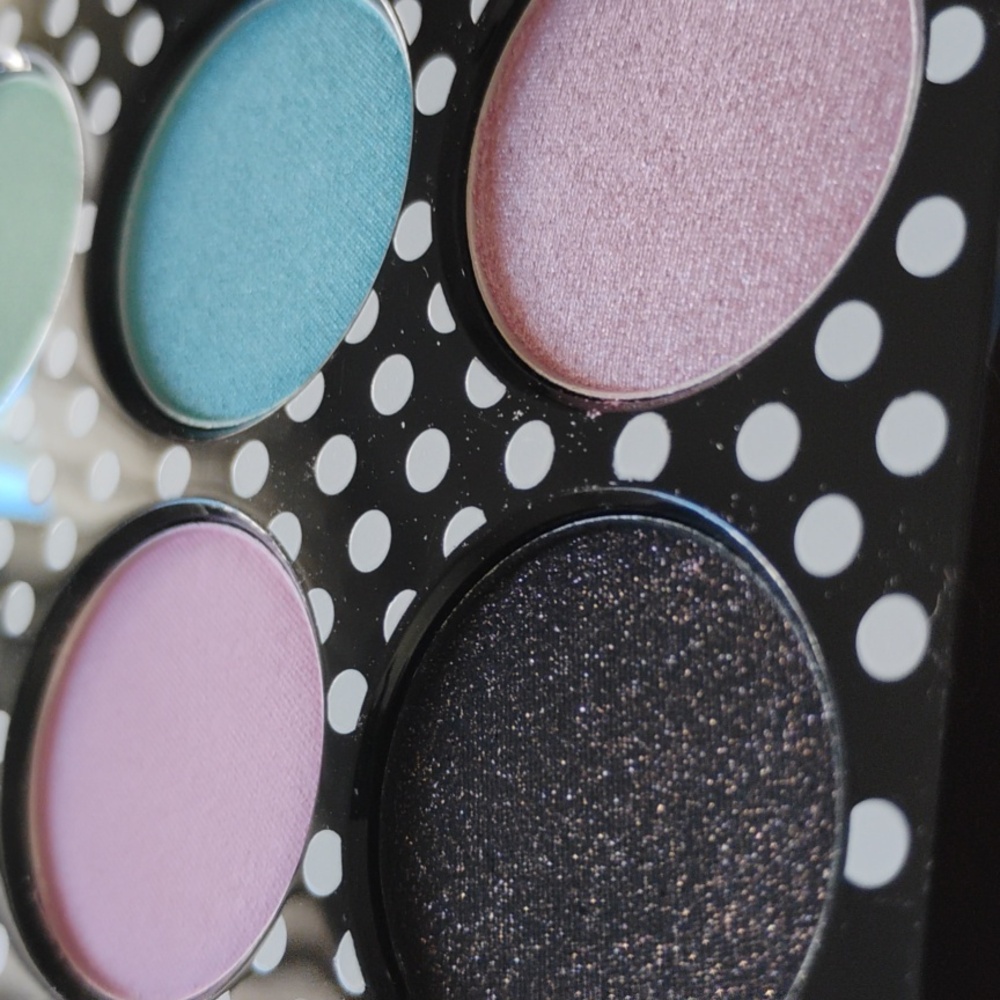 MAC Richard Quinn Colab Eyeshadows Spring Colors - Picture 3 of 9
